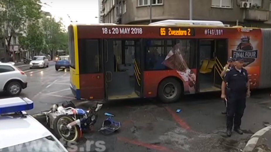 Sudar autobusa i motocikliste u Takovskoj ulici 1