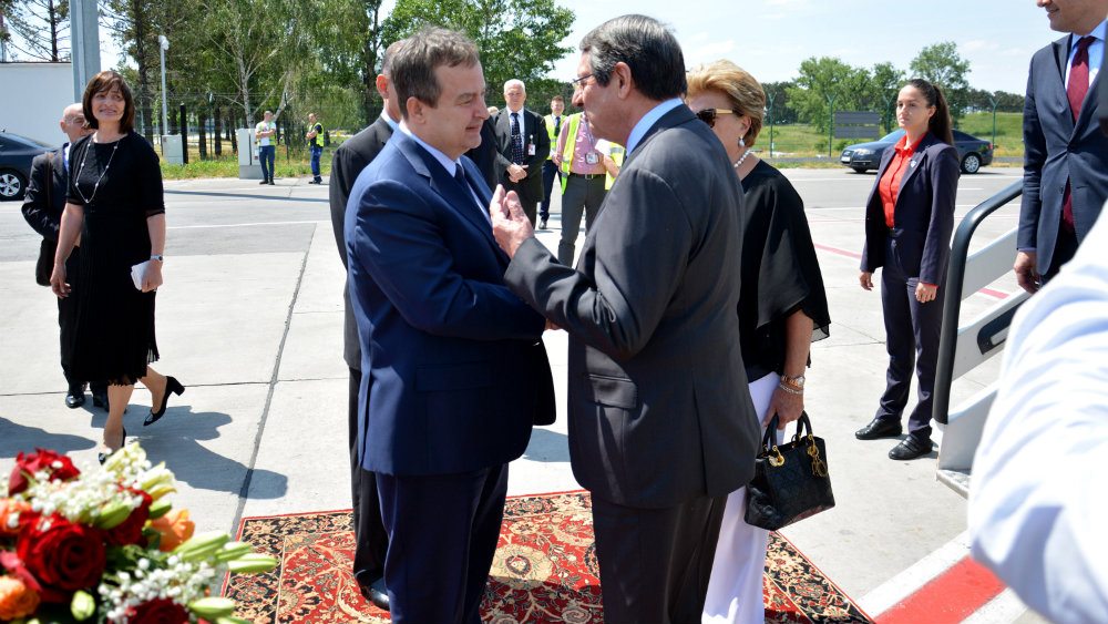 Dačić dočekao predsednika Kipra na aerodromu 1