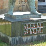 Izlepili uču kraljem 10