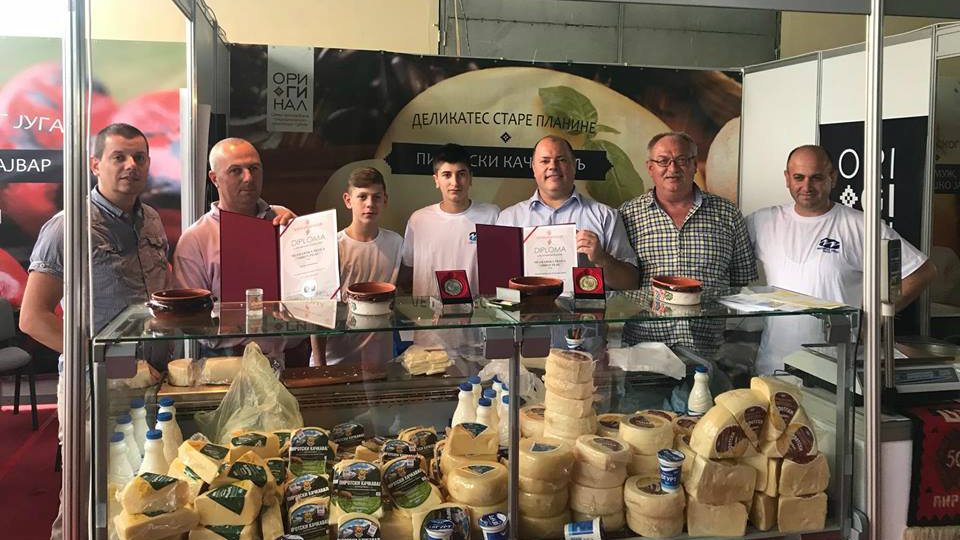 Zlatna i srebrna medalja za Mlekarsku školu iz Pirota  1