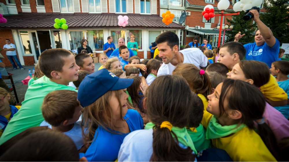 Fanovi Đokovića sakupili 15.000 evra za decu iz Srbije 1 Fanovi Đokovića sakupili 15.000 evra za decu iz Srbije 1