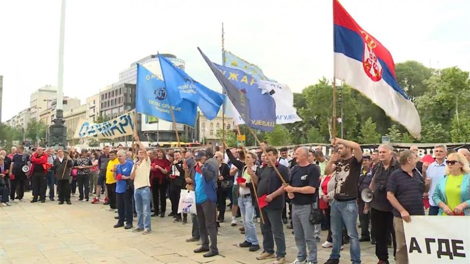 Završen protest oružara iz Kragujevca ispred Skupštine 1
