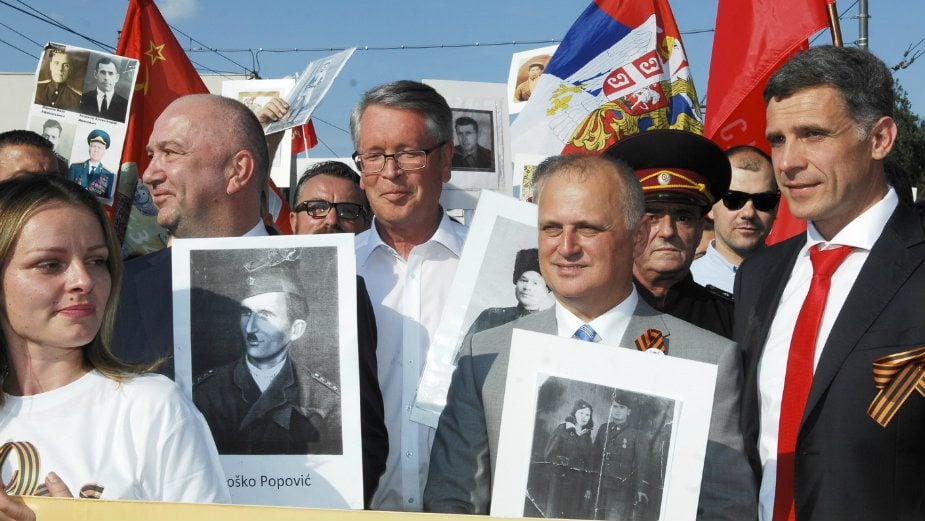 Beograđani sa ruskim ambasadorom u povorci "Besmrtni puk" 1