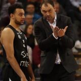 Laka pobeda crno-belih 1