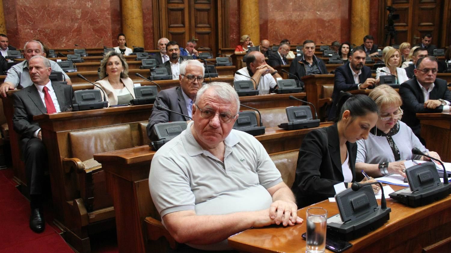 Opozicija smatra da Srbija ne zaslužuje takvog ministra finasija 1