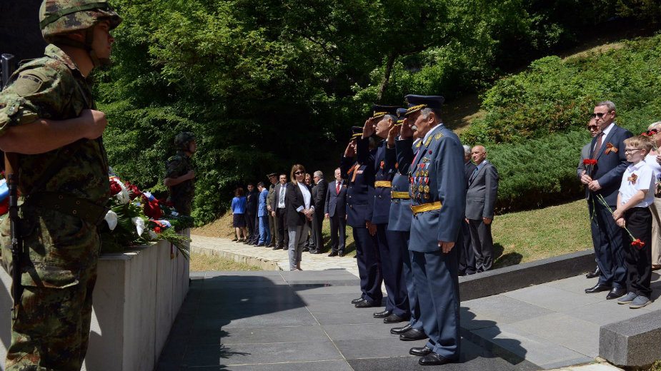 Položeni venci, delegacije nisu išle do spomenika Draži Mihajloviću 1