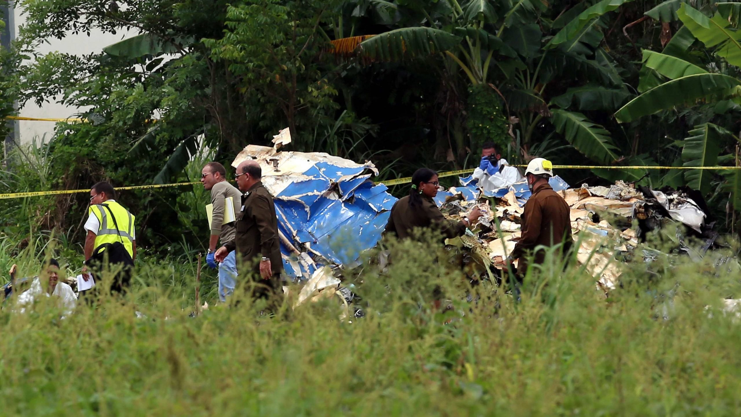 Troje preživelih, više od 100 poginulih u padu aviona (VIDEO) 1