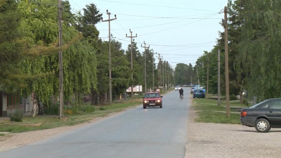 Policija zatvorila put ka Hrtkovcima iz pravca Šapca 1