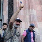 Lider jermenske opozicije dobio podršku i obustavio protest 6