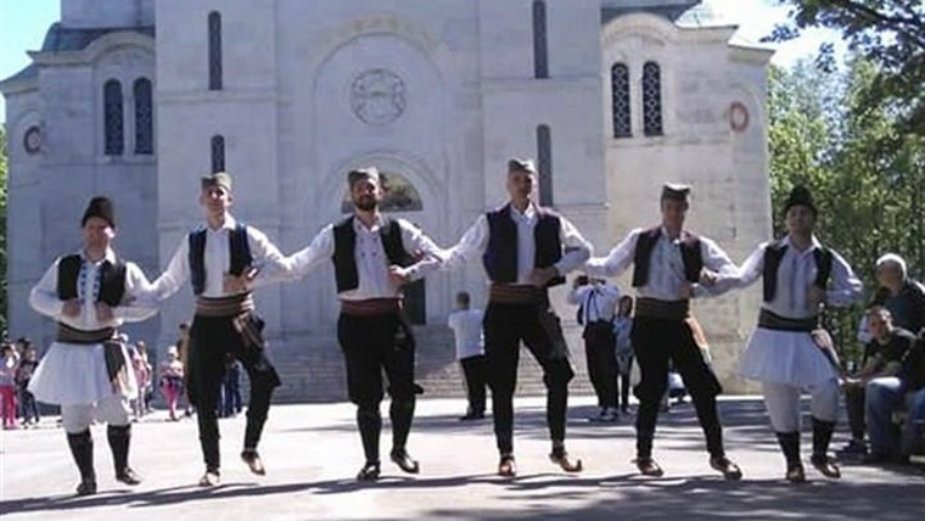 Kulturno umetnički program u Topoli uz preko 40 folklornih grupa 1