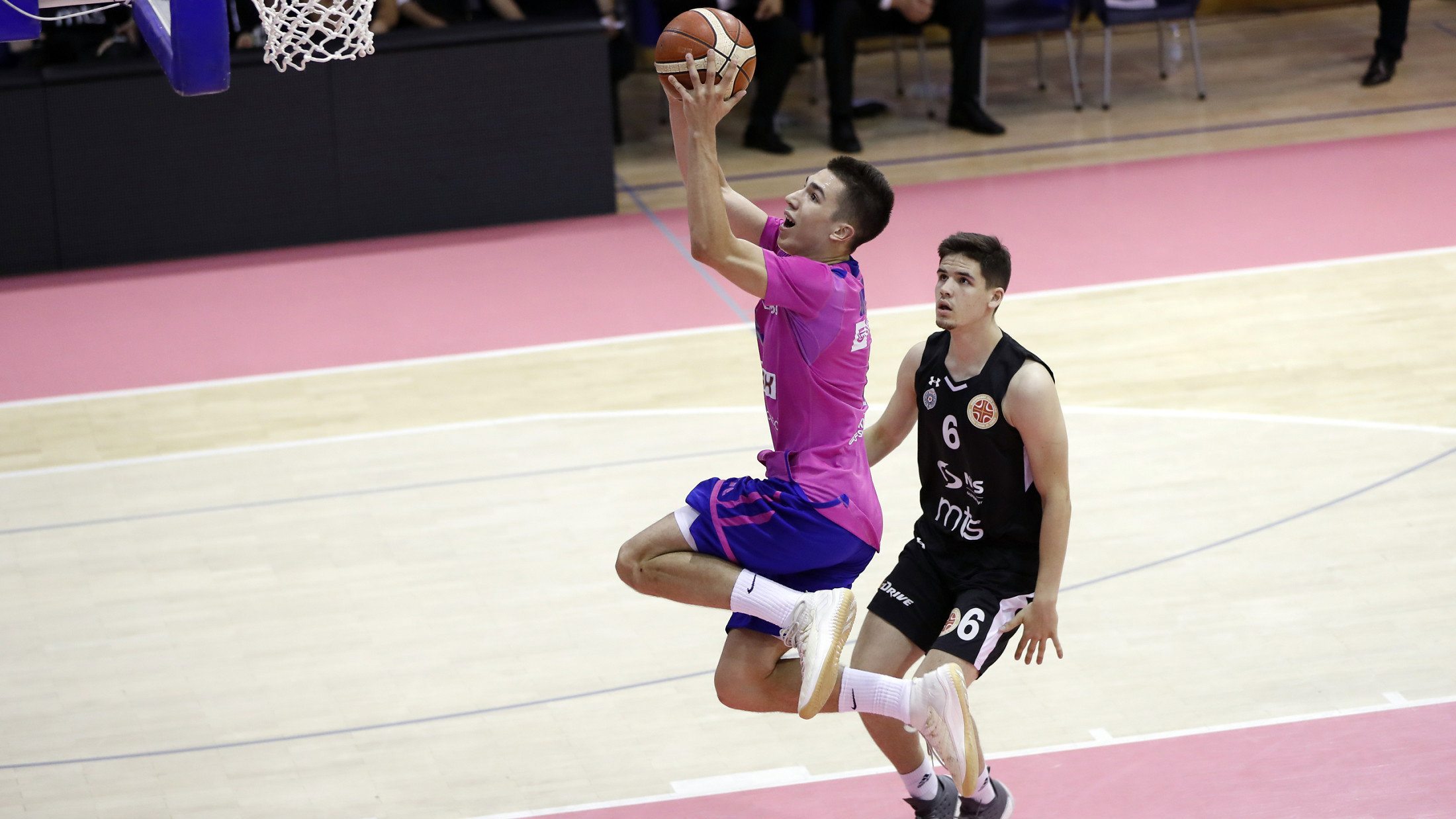 Mega na turneji na Bahamima igra protiv slavnog univerziteta 1