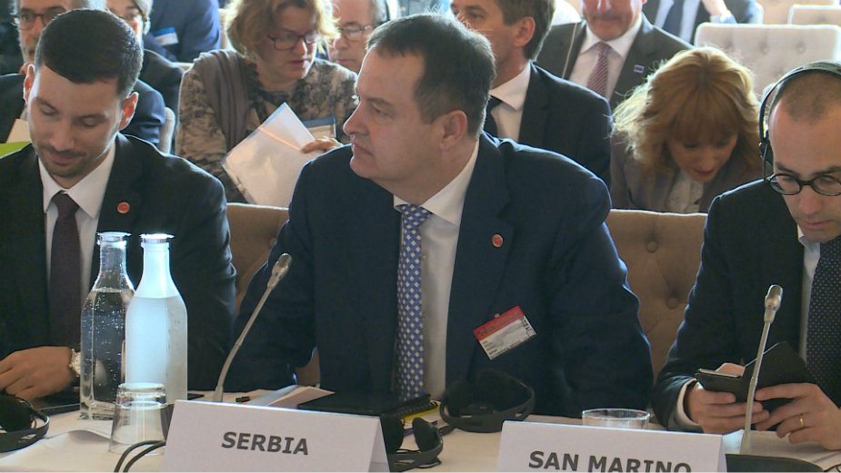 "Potpuni krah spoljne politike sedenja na dve stolice": Da li se Srbija i dalje nalazi na evropskom putu? 1