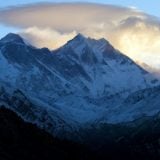 Najmanje pet osoba nastradalo u padu helikoptera kod Mont Everesta 14