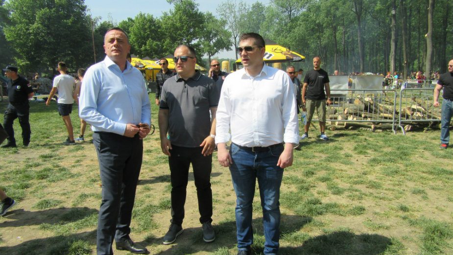 Nikodijević i Antić obišli sugrađane koji proslavljaju 1. maj 1