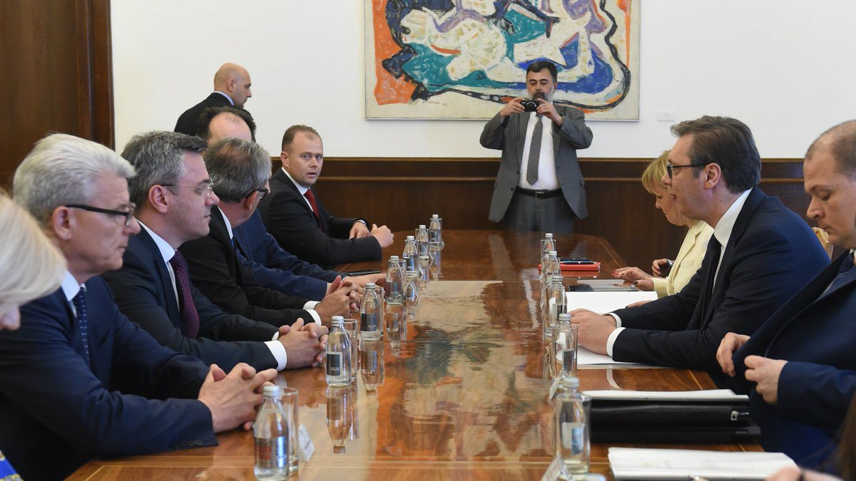 Vučić: Srbija snažno podržava razvoj odnosa sa BiH 1