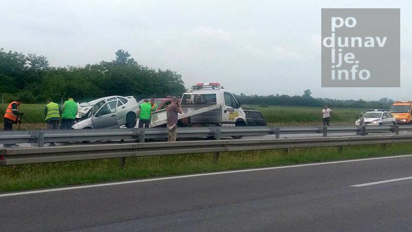 Teška saobraćajna nesreća, poginulo dete i vozač kombija 1
