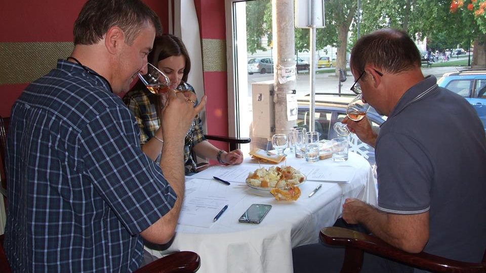 Od 126 prijavljenih uzoraka, zlatnu medalju svojim kvalitetom zaslužilo 31 vino 1 Od 126 prijavljenih uzoraka, zlatnu medalju svojim kvalitetom zaslužilo 31 vino 1