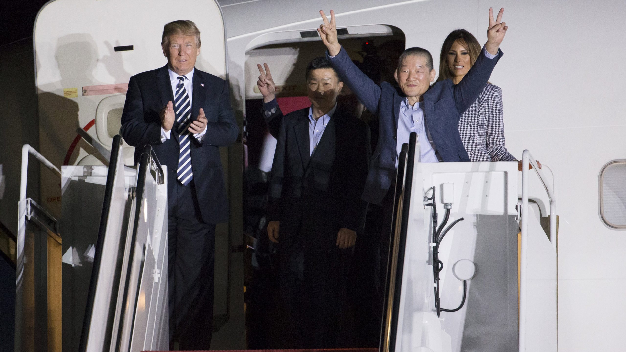 Tramp dočekao oslobođene zatvorenike 1