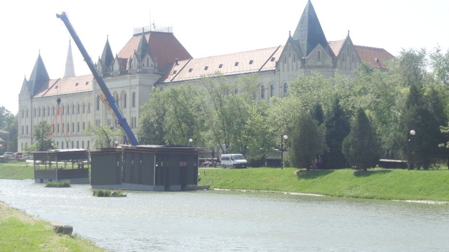 Uklanjanje splava sa gradskog jezera u Zrenjaninu 1 Uklanjanje splava sa gradskog jezera u Zrenjaninu 1