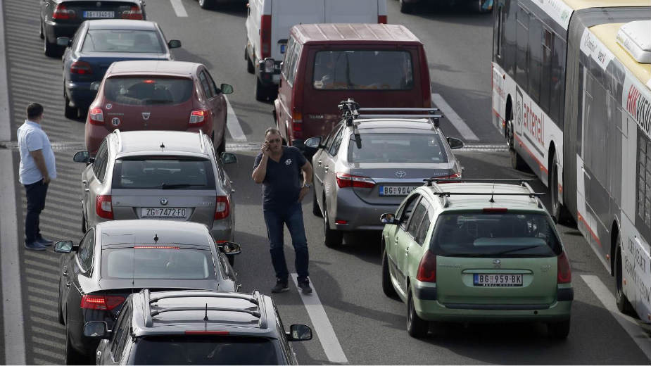 Protesti širom Srbije, jedini odgovor vlasti vređanje naroda 1