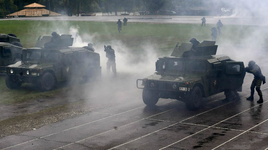 Dok kriminalci vršljaju, država prikazuje silu 1