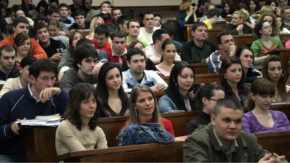 Stari studenti danas predaju peticiju 1