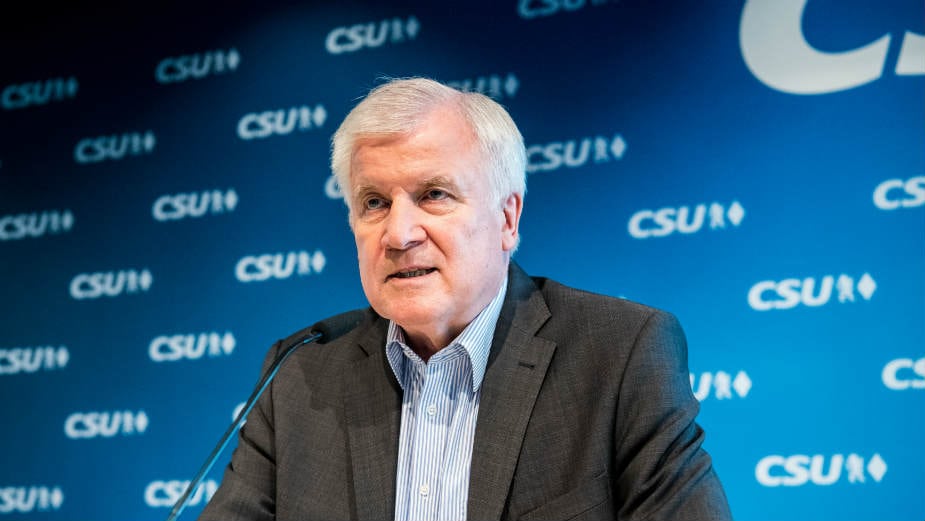 Horst Zehofer: Bavarac ljulja Vladu 1