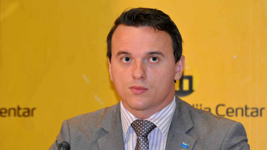 Uče nas da mrzimo, a mi smo sve tiši 1