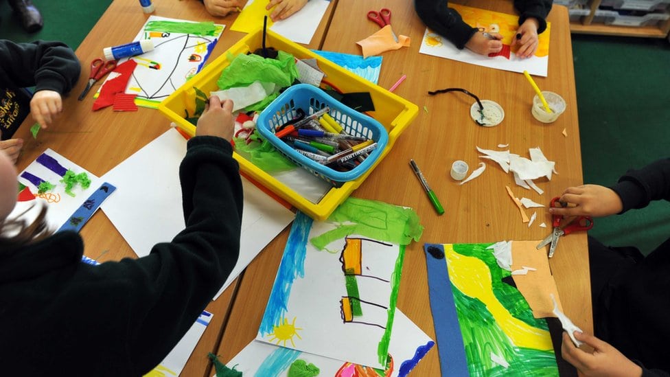 Privatne škole: vrhunsko obrazovanje ili plaćene diplome 3 Deca prave kolaž