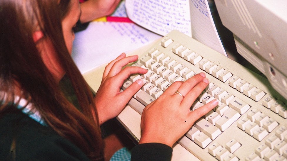 Privatne škole: vrhunsko obrazovanje ili plaćene diplome 5 Dete za kompjuterom