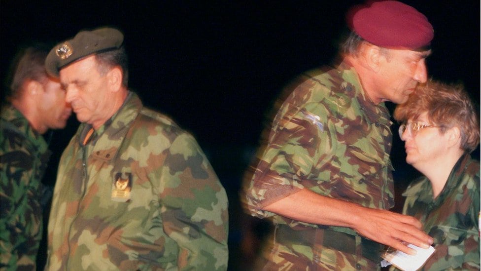 Prvi komandant Kfora Majkl Džekson: „Pomogli smo i Srbiji" 1 Potpisivanje Kumanovskog sporazuma, Kumanovo, 9. jun 1999.