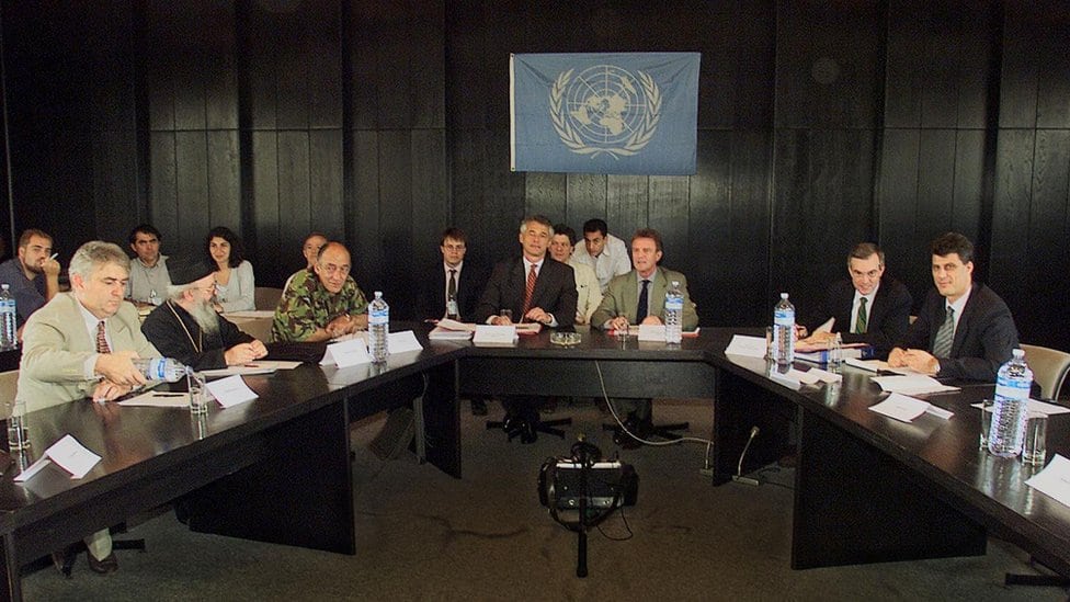 Prvi komandant Kfora Majkl Džekson: „Pomogli smo i Srbiji" 6 Sastanak u Prištini, 16. jul 1999.