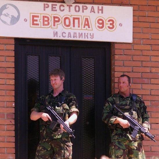 Prvi komandant Kfora Majkl Džekson: „Pomogli smo i Srbiji" 2 Blace, Makedonija, 5. jun 1999.