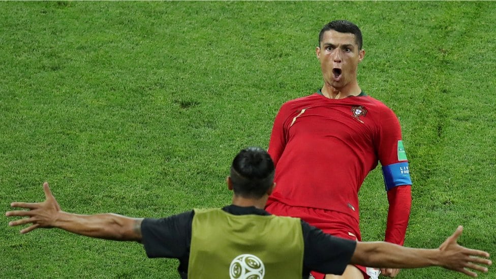 Ronaldova nadljudska igra u fotografijama 5 Ronaldo slavi drugi gol