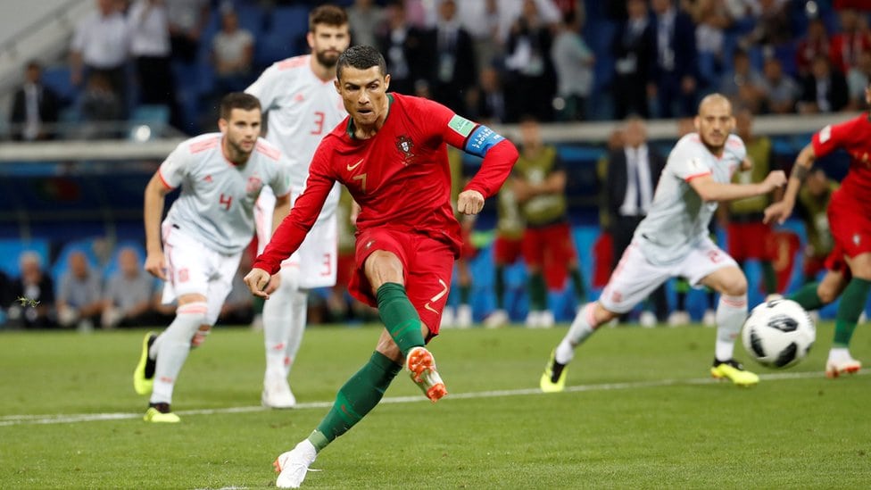 Ronaldova nadljudska igra u fotografijama 2 Ronaldo postiže prvi gol