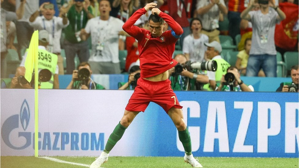 Ronaldova nadljudska igra u fotografijama 10 Ronaldo slavi gol