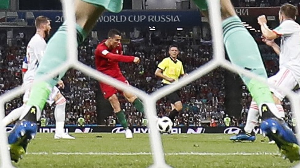 Ronaldova nadljudska igra u fotografijama 4 Ronaldo postiže drugi gol