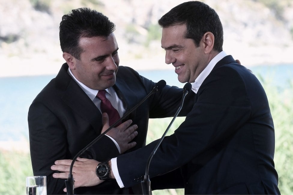 Grčki premijer Aleksis Cipras (desno) sreo se sa Zoranom Zaevim u blizini granice između dve države 17 June 2018