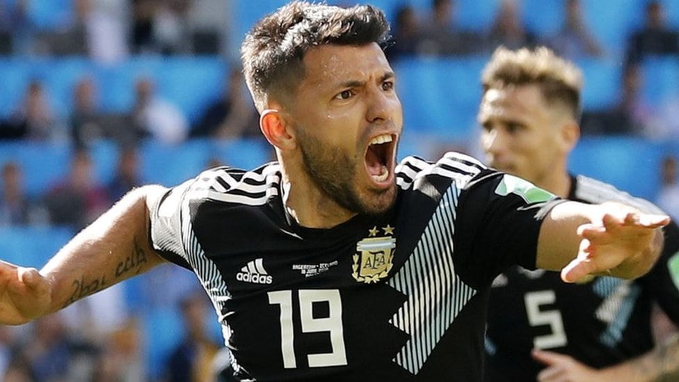 Island uništio Mesijeve nade - u slikama 3 Aguero slavi