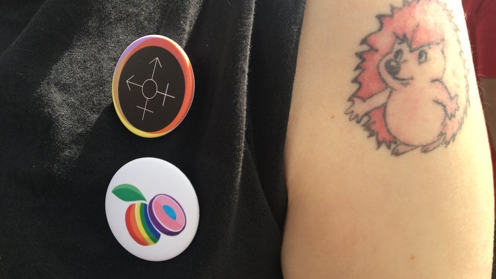 Tetovaže i bedževi. Parada Ponosa Beograd 2018.