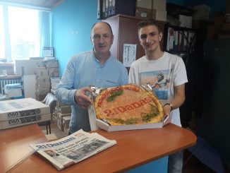 Pica sa logoom Danasa na poklon redakciji 2