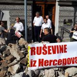 Ruševine iz Hercegovačke ispred Ministarstva finansija 11