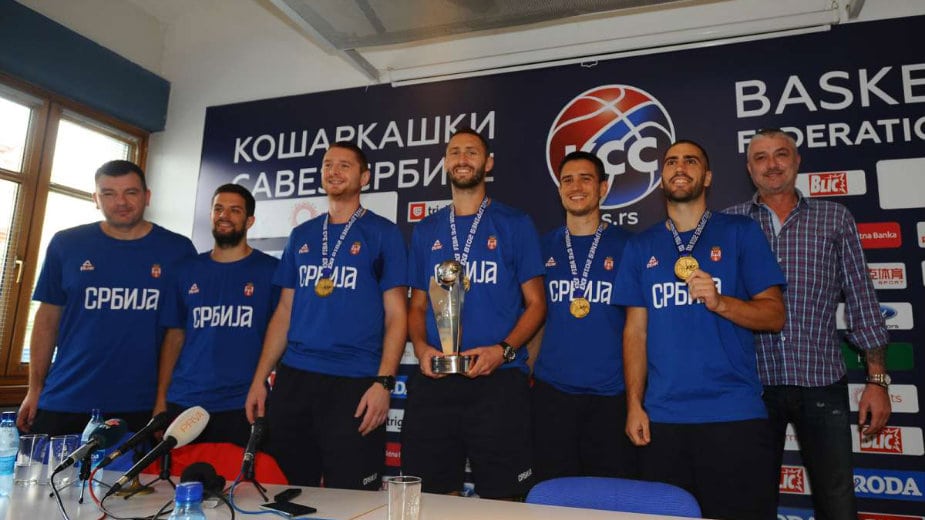 Najbolje basketaše na planeti dočekali su prijatelji i porodice 1