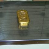 Ispod spajalica i selotejpa zlatna poluga i neprijavljene devize 13