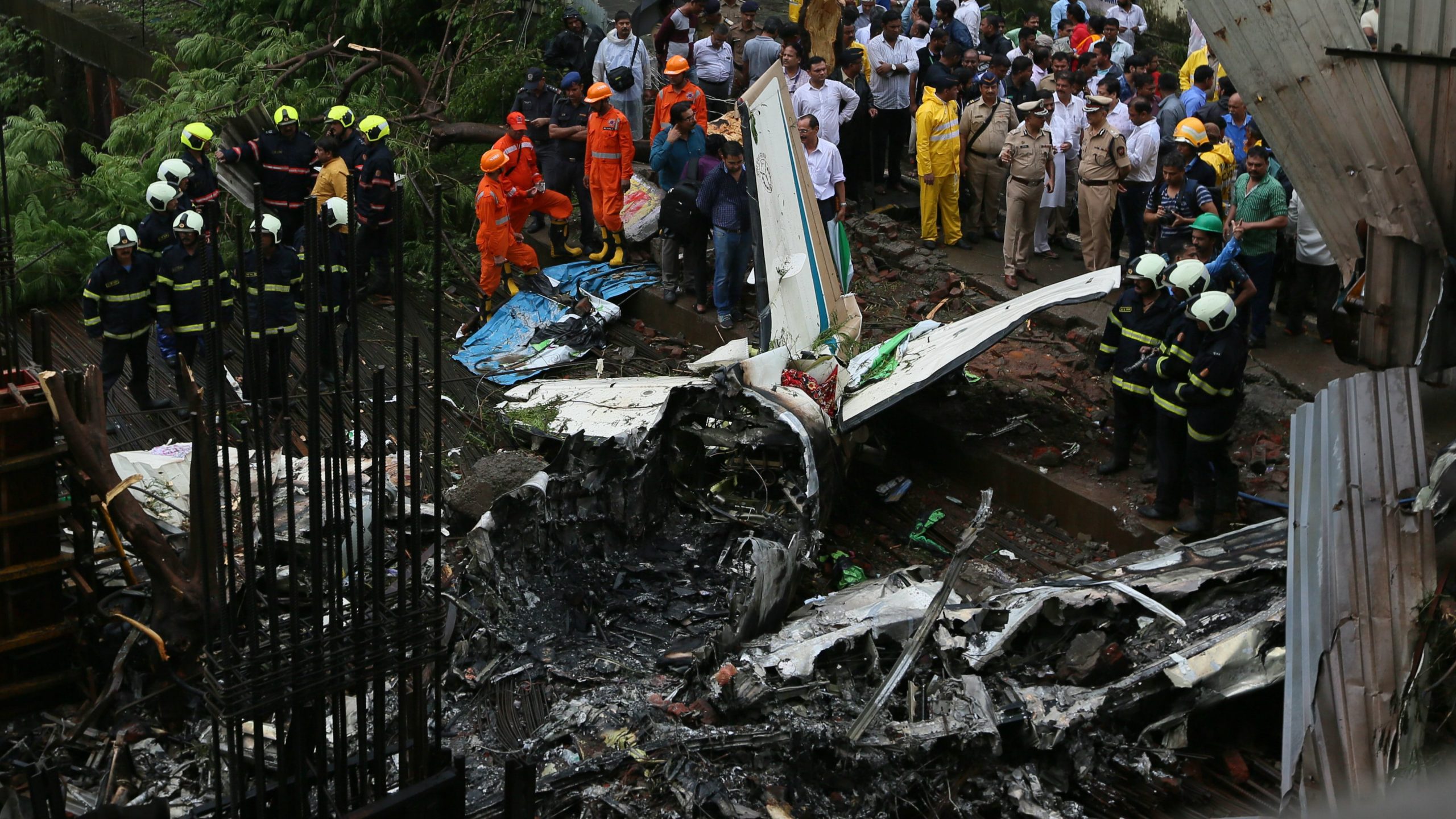 Srušio se avion na ulice Bombaja 1