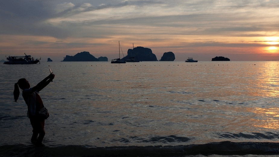 Par poginuo pokušavajući da snimi selfi 1