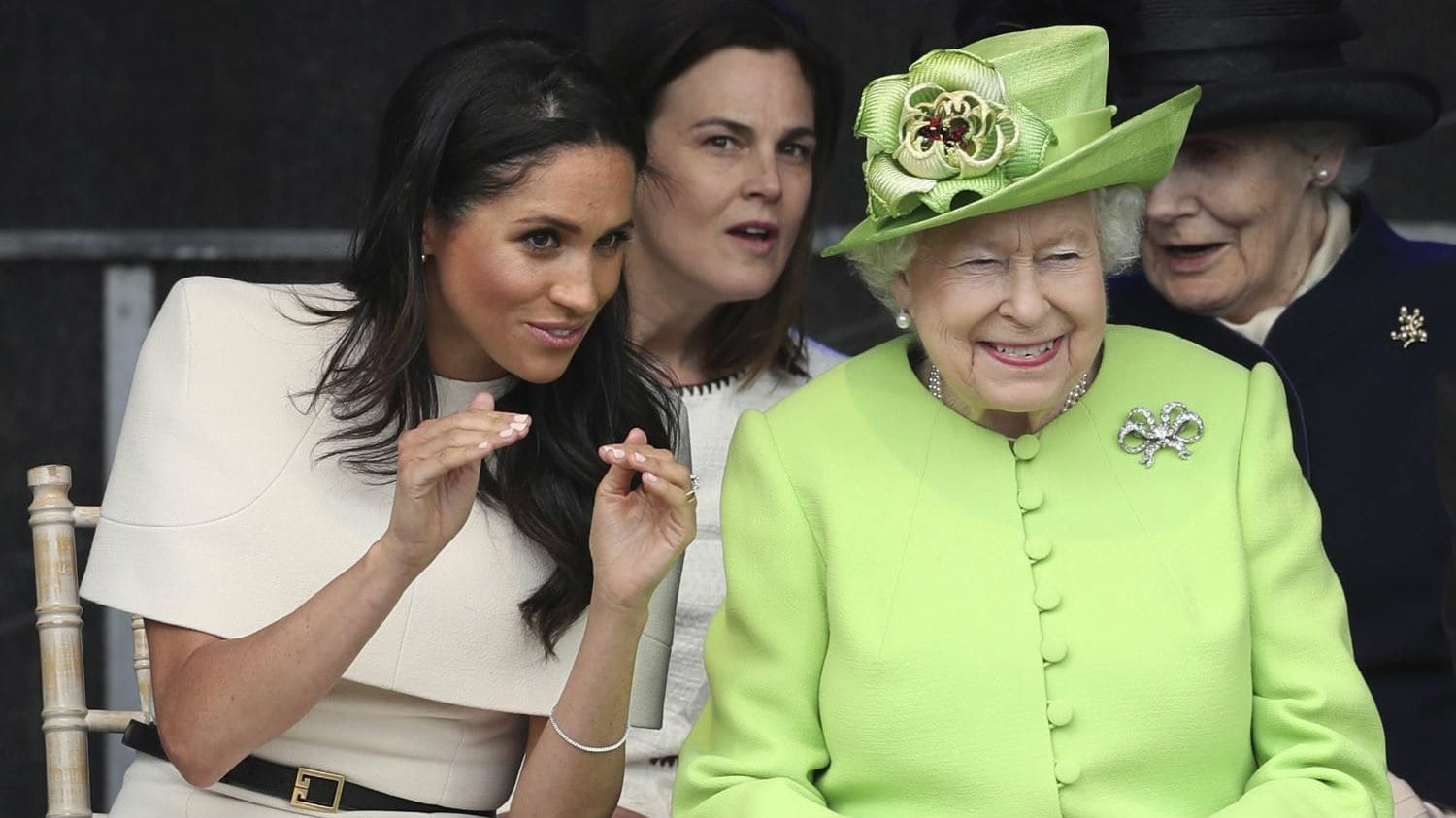 Biserne munđuše za Megan Markl od kraljice Elizabete 1