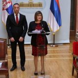 Parlamentu vraćene dve ukradene fotelje 5. oktobra 2000. 13