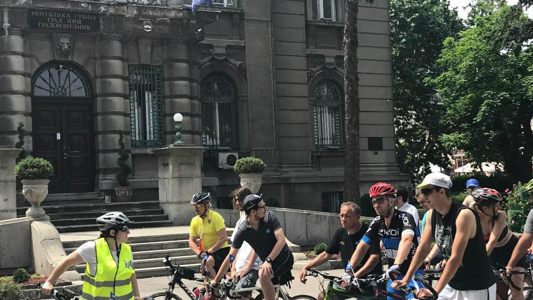Biciklisti protestnom vožnjom podsetili da država ne sme da preuzme niški aerodrom 1