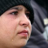 CNN objavio snimak uplakane dece migranata 2